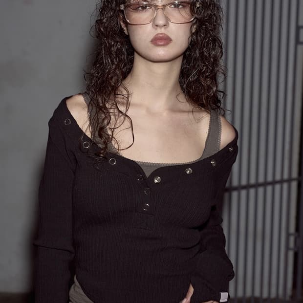 플리즈노팔로우 Bunny Snap Button Top (딥차콜)