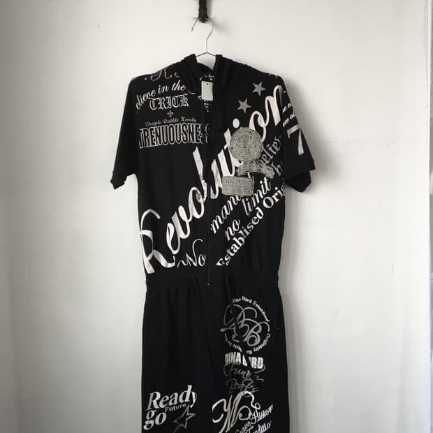 Lettering printing jump suit