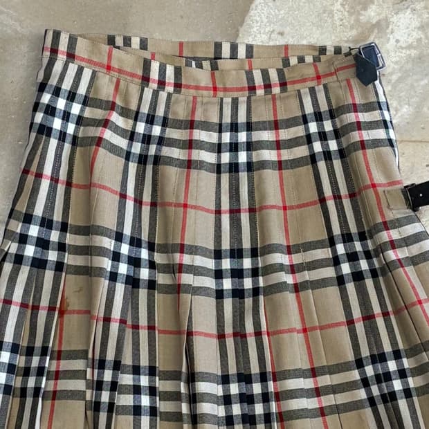버버리 노바체크 버클 미디 스커트