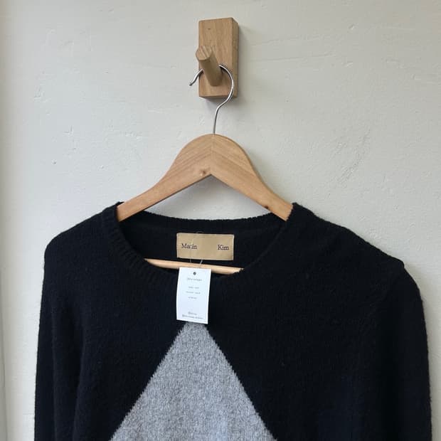 15885 - 마뗑킴 다이아 루즈 크롭 니트