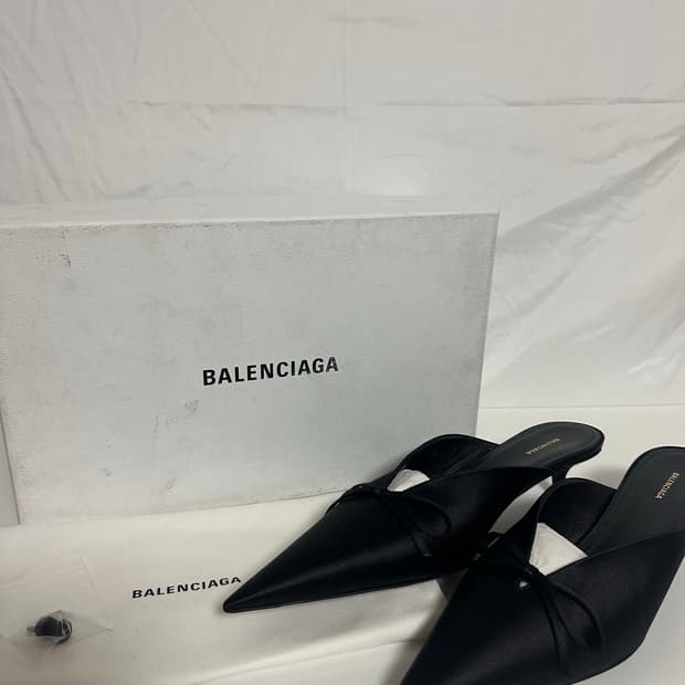 발렌시아가 나이프 보우 뮬 (38.5)