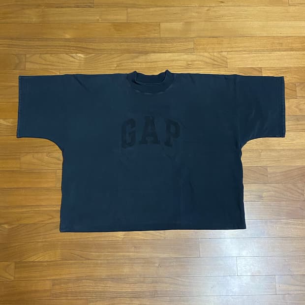 [L] yzy x gap crop no seam tee. (이지갭 티)