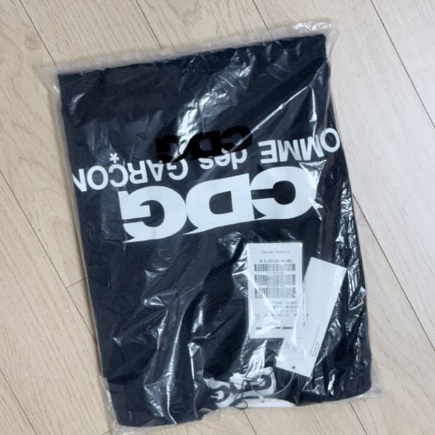 CDG 로고 반팔 m사이즈