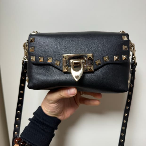 발렌티노 가라바니 락스터드 미니 크로스백