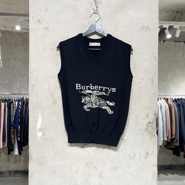 버버리 블랙 스코틀랜드 V넥 니트 베스트