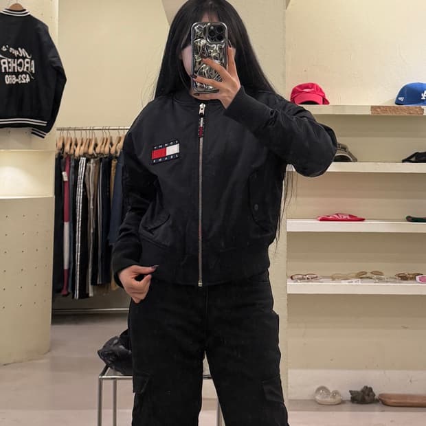 타미진스 빅로고 크롭 블루종 자켓 블랙 U1560