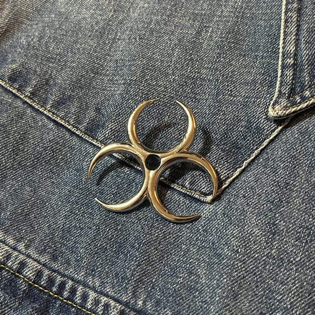 바이오하자드 브로치