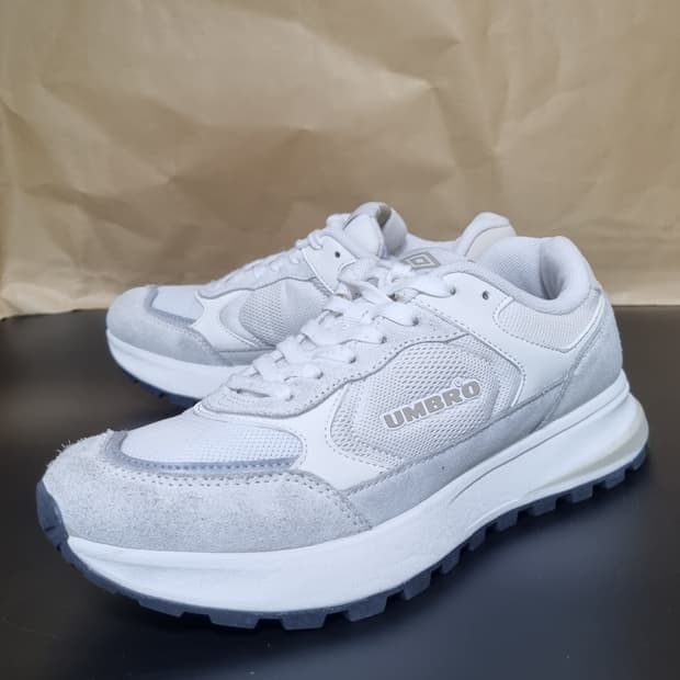 엄브로 헤네시조거 운동화250