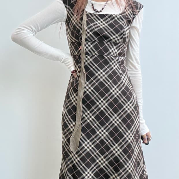 버버리 블루라벨 모카브라운 딸기우유 자수 노바체크 반팔원피스