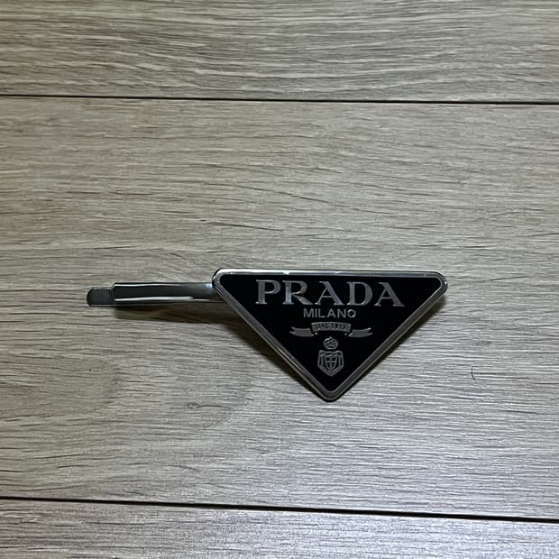 프라다 헤어핀
