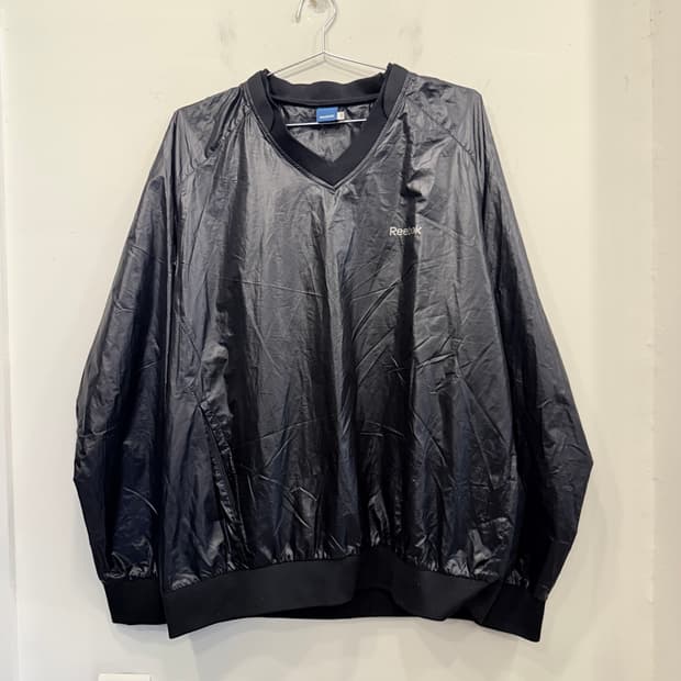 리복 브이넥 나일론 맨투맨