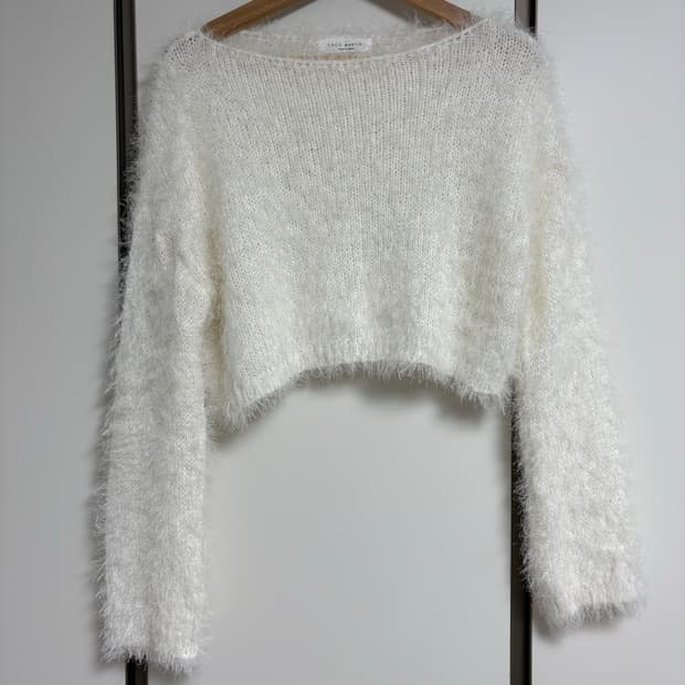 앙고라 화이트 크롭 니트