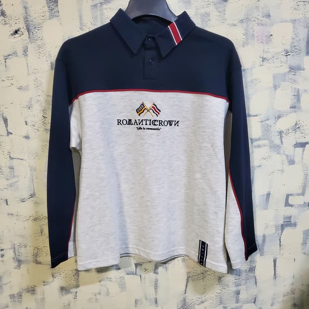 로맨틱크라운 카라 맨투맨 