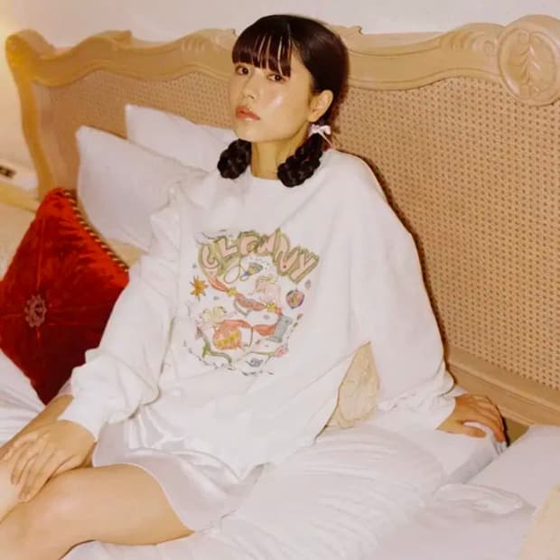 글로니 홀리데이 엔젤 맨투맨 화이트