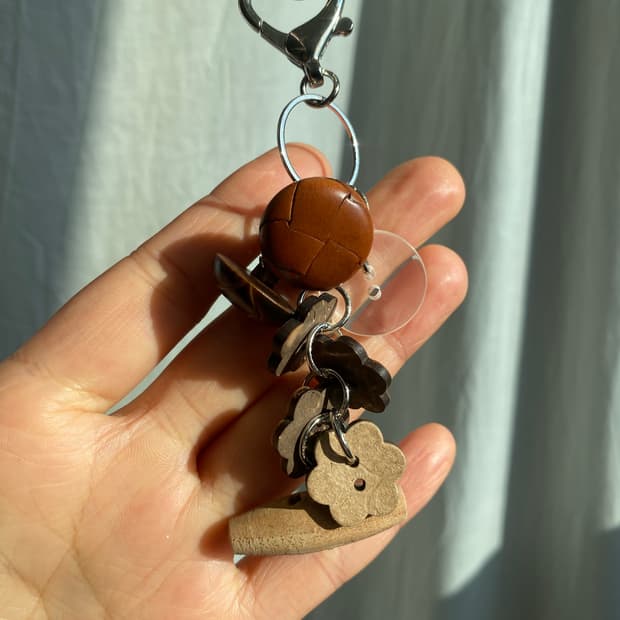 vintage button keyring_wood