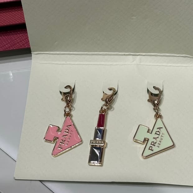 프라다 뷰티 키링 3종 