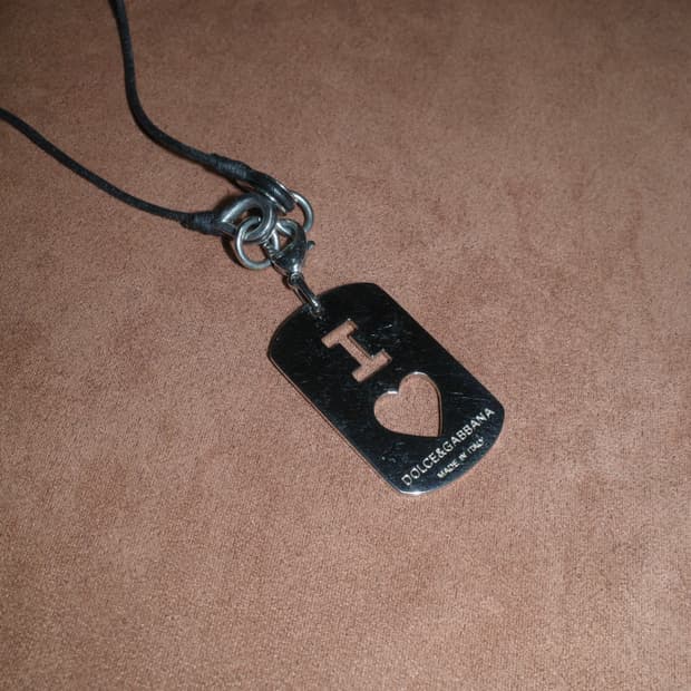 돌체앤가바나 도그택 레더 스트링 목걸이