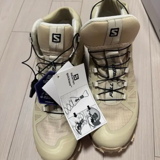 살로몬 x GR10K 펠 레이저 미드 블리치드 샌드 판매합니다(270)
