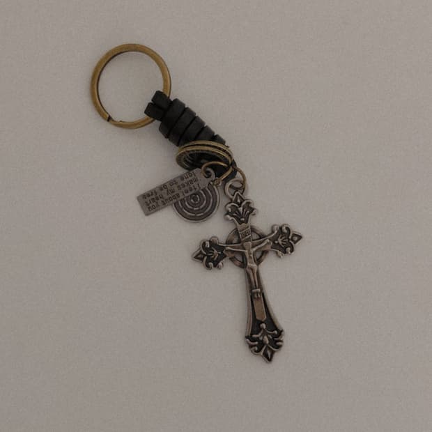 crucifix 키링