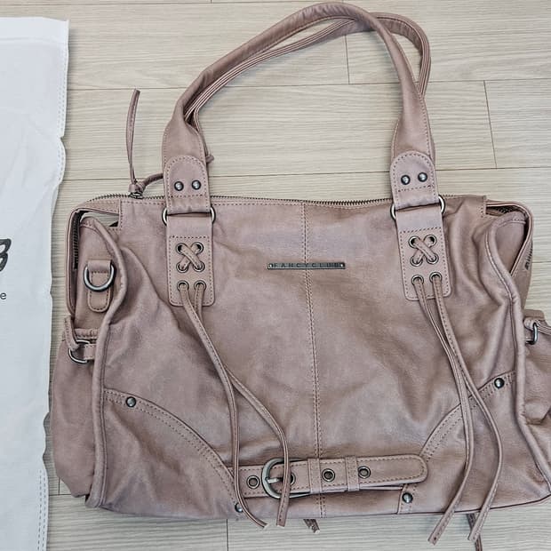 팬시클럽 벨티드 워싱 레더백 (BABY PINK) 핑크