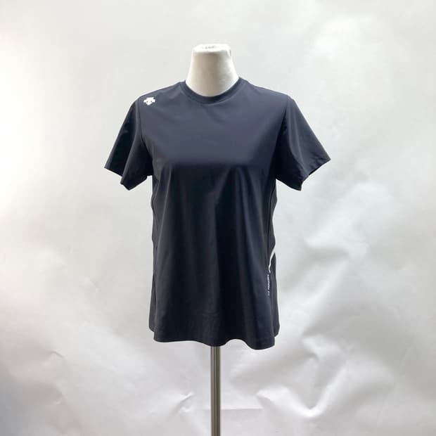 데상트 여성 반팔 2023 블랙 90 