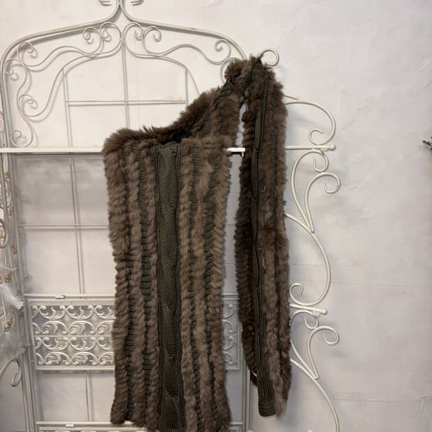 Ash brown rabbit fur trimming muffler