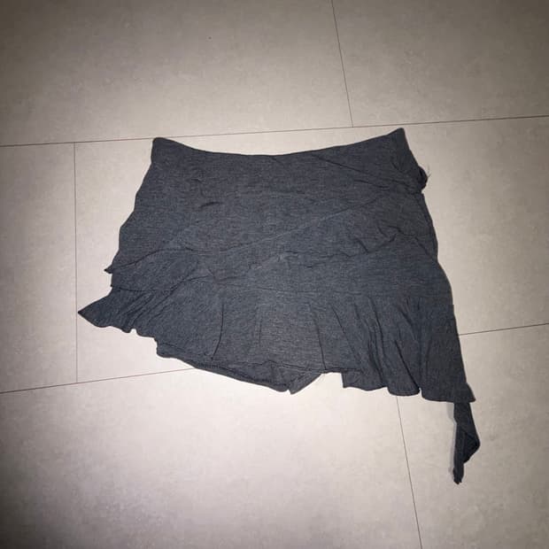 언발 그레이 레이어드 치마