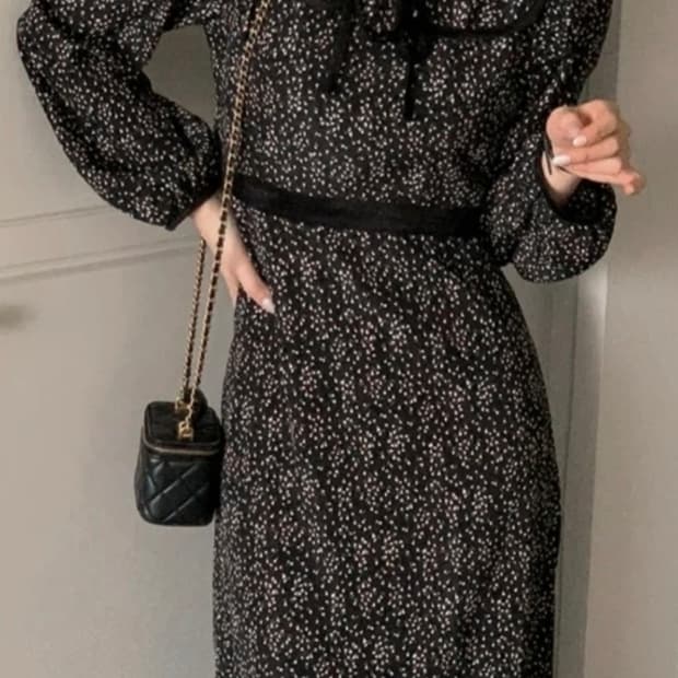 리리앤코 블랙 잔꽃 프릴 원피스