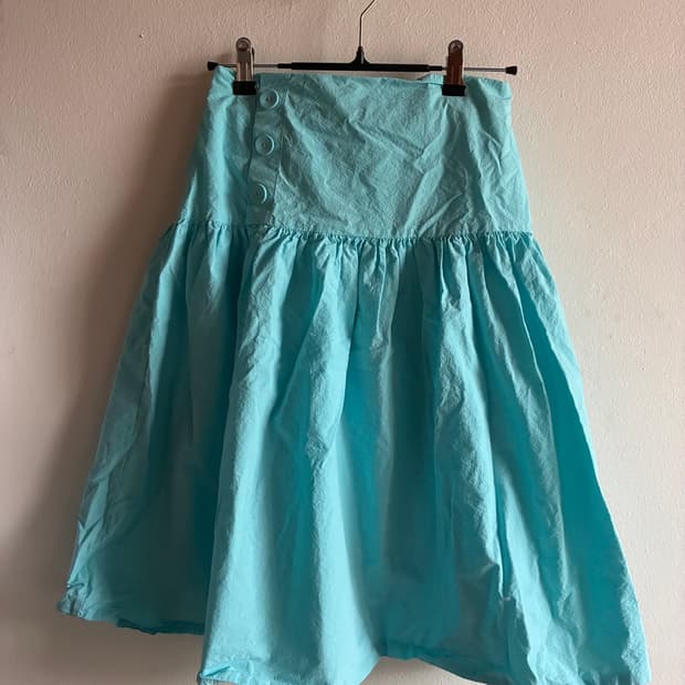Button detail skirt