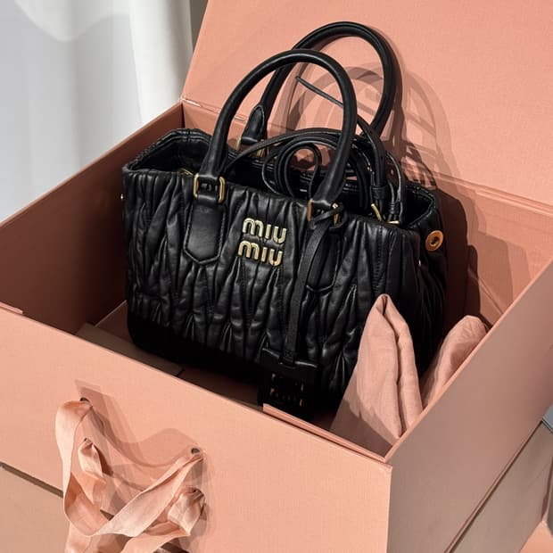 미우미우 마테라쎄 나파 레더 아르카디 토트백