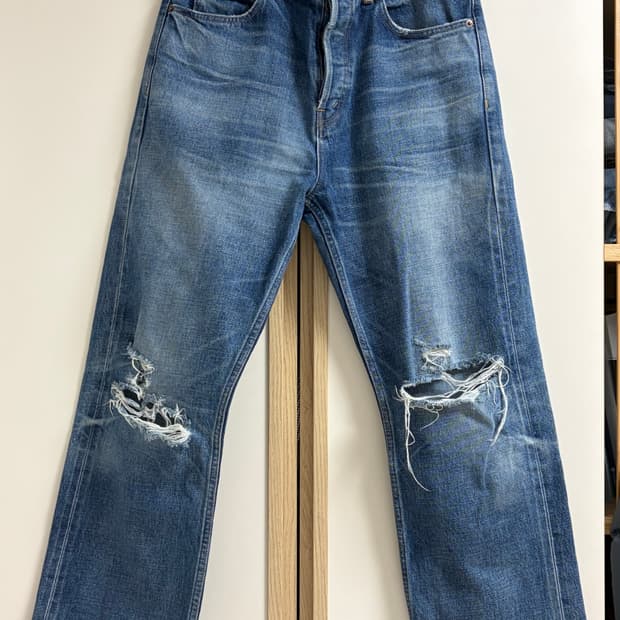 29) 셀린느 커트 디스트로이드진