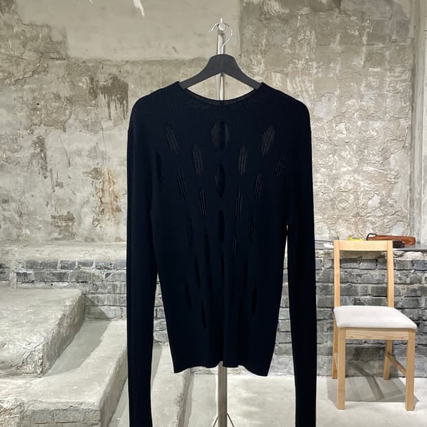 디온 리 블랙 컷 아웃 골지 니트