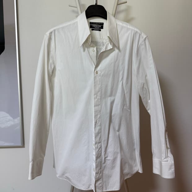 백 디테일 셔츠 