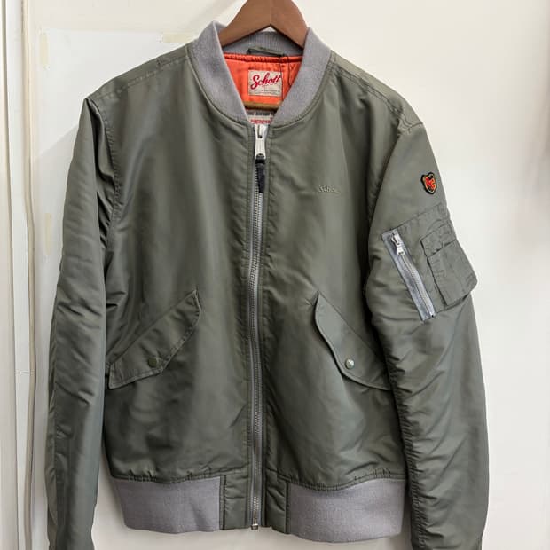 N114. 쇼트 ma-1 자켓