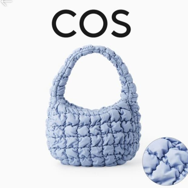 cos 퀼티드 구름빵 백 스카이블루