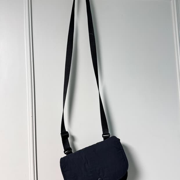 마지언타이틀 스트롤백 블랙