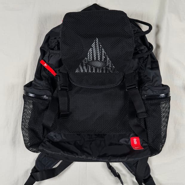 나이키 카이리 어빙 일루미나티 백팩 가방
