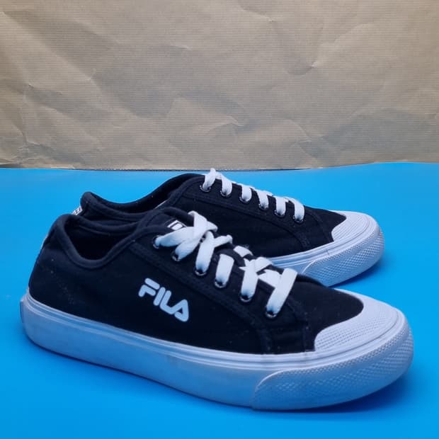 휠라 클래식 킥스 스니커즈 230