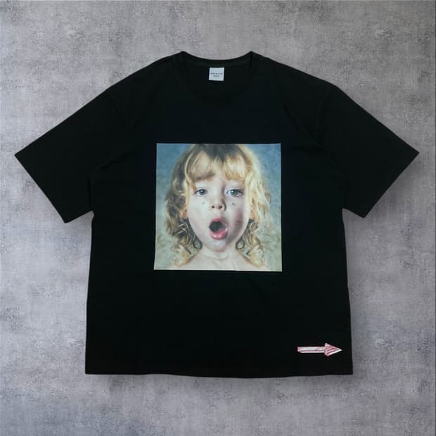 아크메드라비 베이비 페이스 박스 프린팅 블랙 반팔티