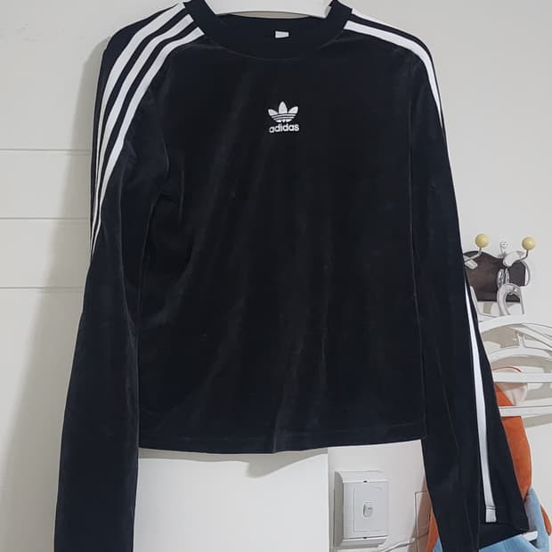 아디다스 벨벳 긴팔 티셔츠 S