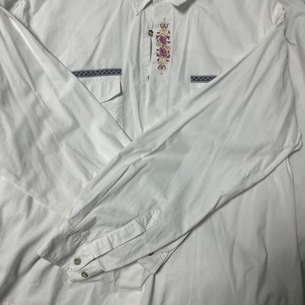 화이트 꽃자수 포인트 남방 셔츠