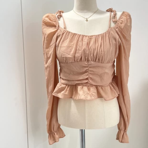 여성스러운 핑크 셔링 블라우스 