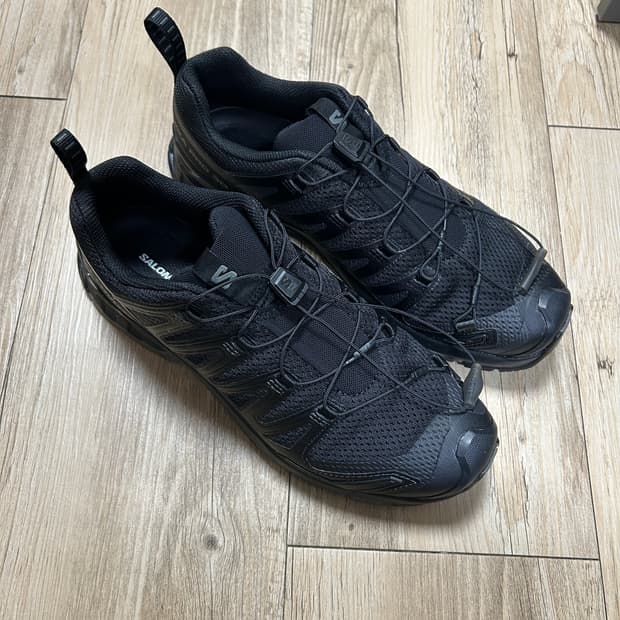 살로몬 XA 프로 3D V9