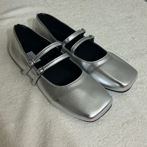 메리제인 실버 플랫슈즈(235mm)