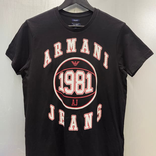 Armani Jeans 1981 빈티지 농구 그래픽 블랙 반소매 티셔츠