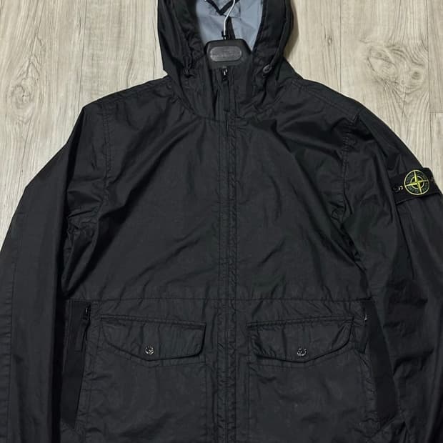 스톤아일랜드 멤브라나 바람막이 24ss