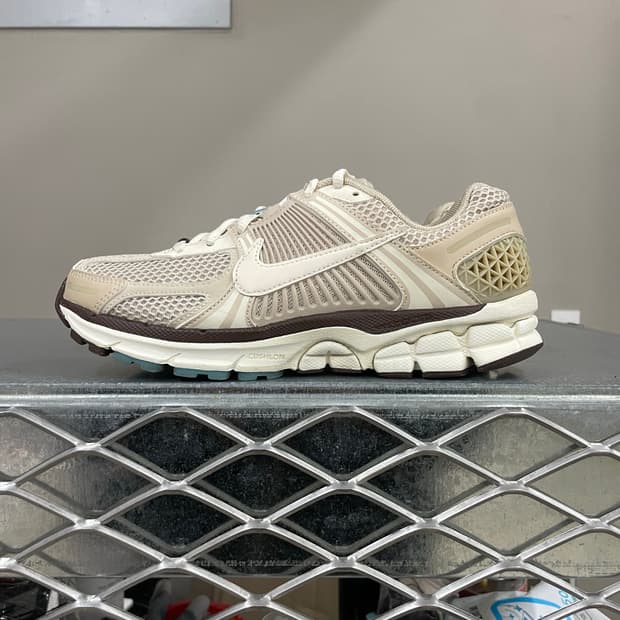 나이키 줌 보메로 5 오트밀 베이지 240