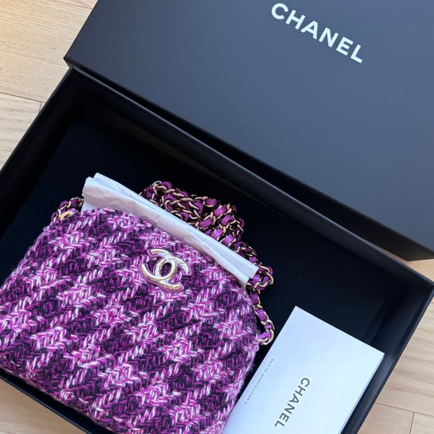 샤넬 하프문 새상품