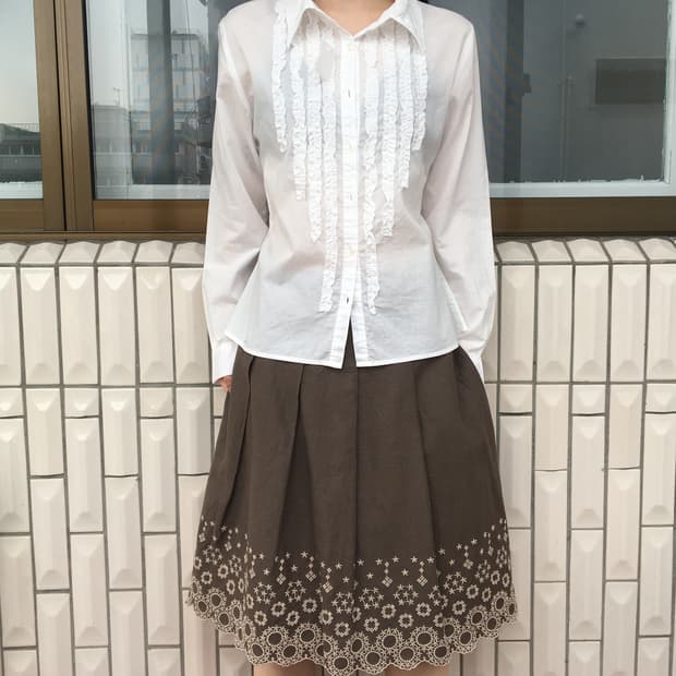 Frill point shirt