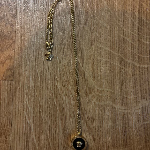 베르사체 메두사 목걸이